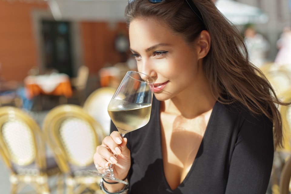 ソムリエ厳選】白ワインのおすすめ16選！種類や選び方を解説！ | sakecomi.com